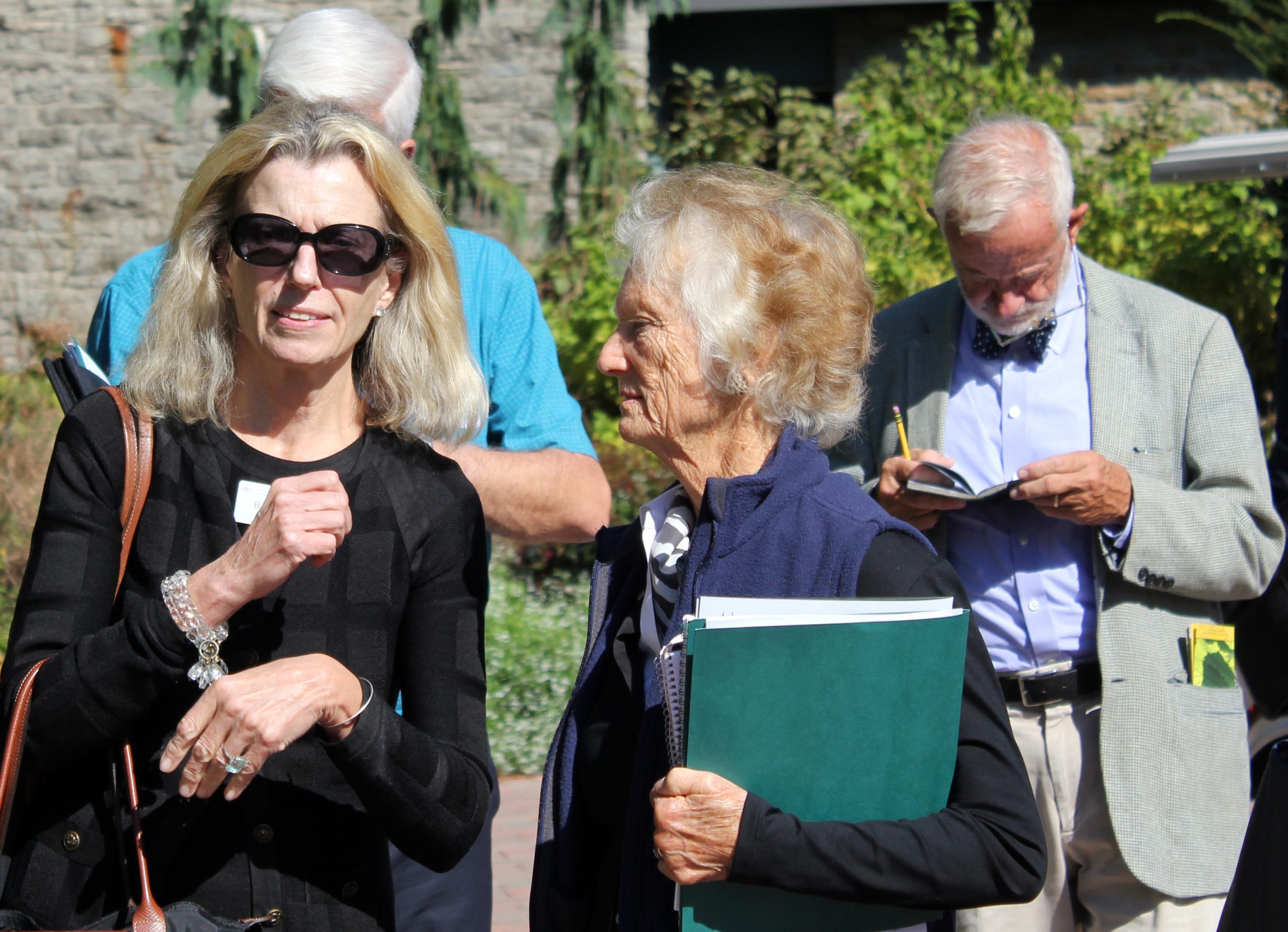 Barbara Millen and Jody Bush visit the Cincinnati Zoo & Botanical Garden following a Board meeting.