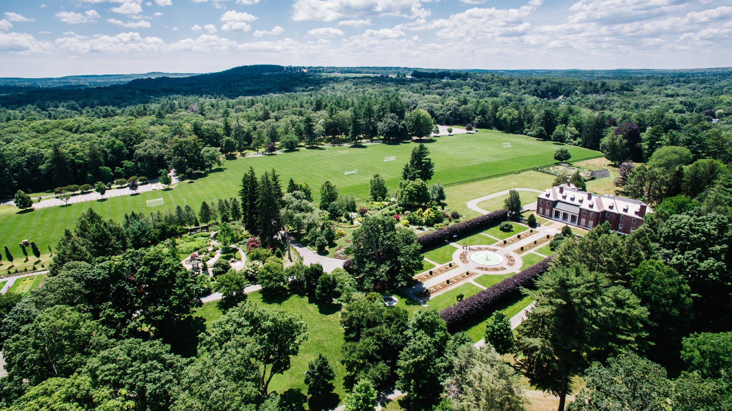 Image of The Gardens at Elm Bank – picturesque property along the Charles River that includes 36 acres of gardens, open fields, and historic buildings. Photo credit: DouglasOLyons Image, courtesy of Massachusetts Horticultural Society.